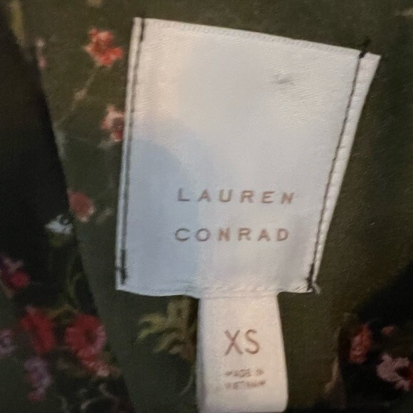 Lauren Conrad army green cold shoulder floral top size XS - Picture 6 of 7